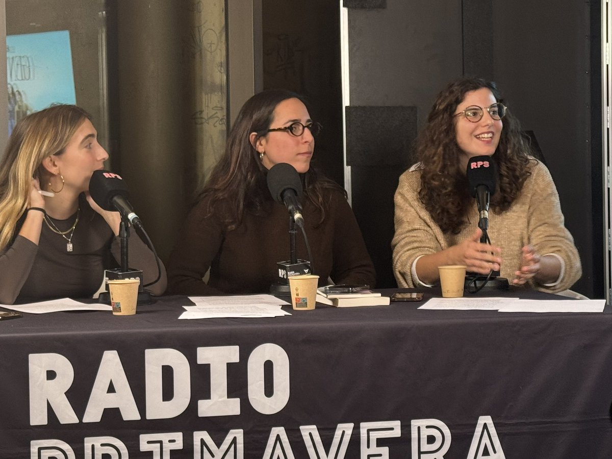 RadioPrimavera_'s tweet photo. 💥Arranca l’especial de @GentdeMerda x @teatrelliure, comentant “Prosopopeya”, amb @earquillue https://t.co/Gvij0nrwFz