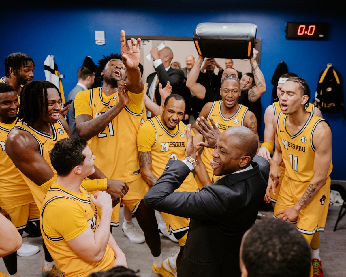 MizzouHoops's tweet photo. These type of moments never get old

#MIZ 🐯 https://t.co/bYsfUQPkVG