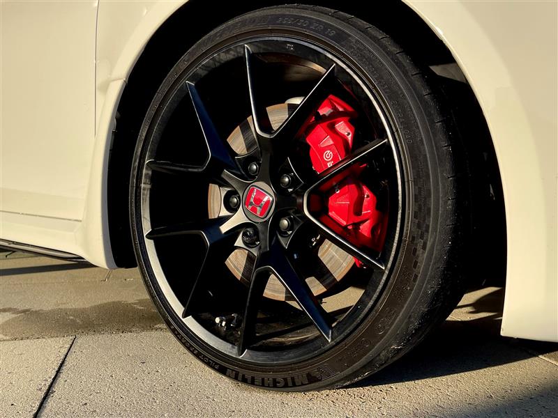 Get more than you bargained for with this exhilarating Approved Used Honda Civic Type R!! 
Check it out ⬇️ 
 📲01204827913
 💻 ecs.page.link/ggNg4
 #honda #civic #typer #hondacivictyper #civictyper #swansway #forsale #carsofinstagram #usedcar #forsale