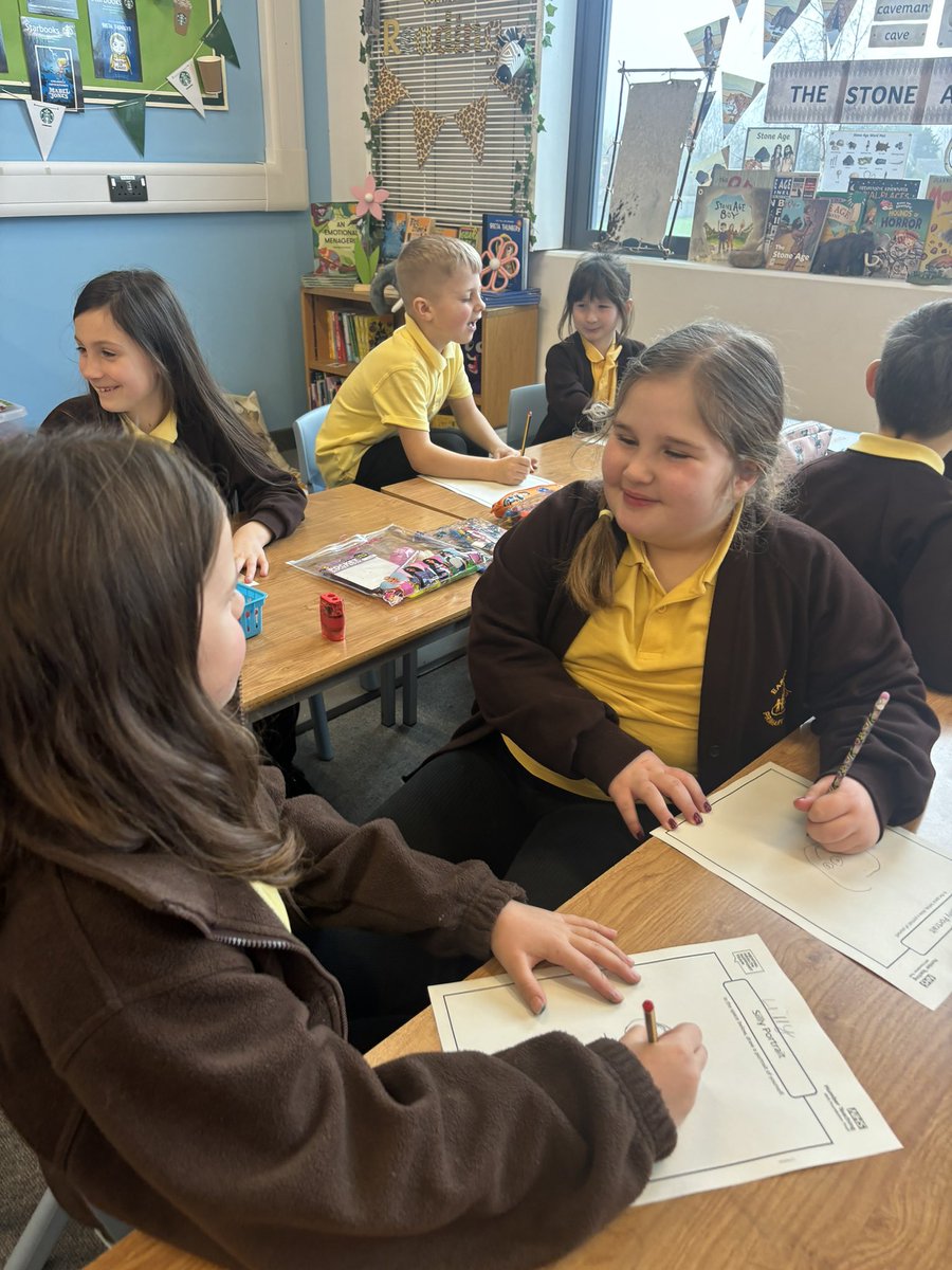 EastfieldPSHull's tweet photo. Today 3MP enjoyed a visit from the NHS Mental Health ladies π€ We looked and how being kind to others can help our mental health and drew a silly portrait of our partner π€ͺ #eps3MP https://t.co/2kQn0Oxmno