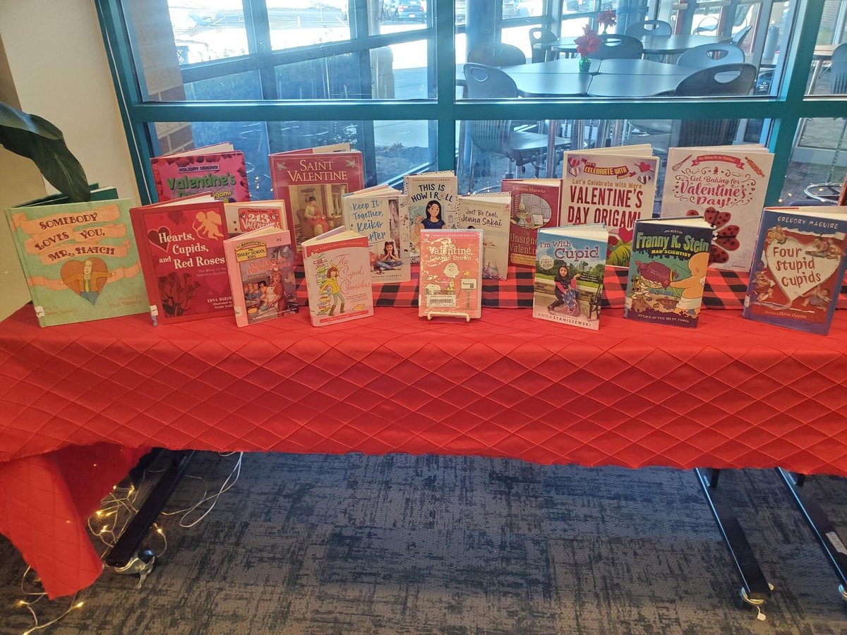 W. Creek Library (@wcreeklibrary) on Twitter photo Tackle a Good Book! We are ready for the Super Bowl and Valentine's Day in the library! #spslib <a href="/officialSPS/">Springfield Public Schools</a> <a href="/WilsonsCreekInt/">Wilson's Creek</a> Tackle a Good Book! We are ready for the Super Bowl and Valentine's Day in the library! #spslib <a href="/officialSPS/">Springfield Public Schools</a> <a href="/WilsonsCreekInt/">Wilson's Creek</a>