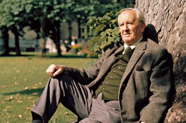 #Efemérides 
25/03 - Día internacional de leer a Tolkien

Celebra las novelas clásicas de fantasía escritas por el autor, promoviendo la conformación de grupos de lectura en todo el mundo: en escuelas infantiles, museos, librerías, bibliotecas y en las redes sociales.