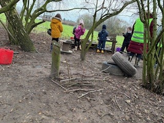 NectonFS's tweet image. Our sessions have started back, with @NectonY1 for the winter season. A great first day back, they were straight in to creating and exploring.  Making a fence with forest material and then a great time investigating how flammable their castles were.