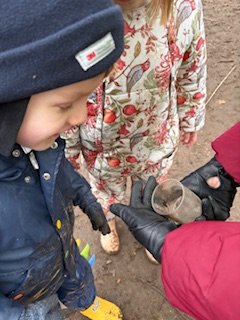 NectonFS's tweet image. Our sessions have started back, with @NectonY1 for the winter season. A great first day back, they were straight in to creating and exploring.  Making a fence with forest material and then a great time investigating how flammable their castles were.