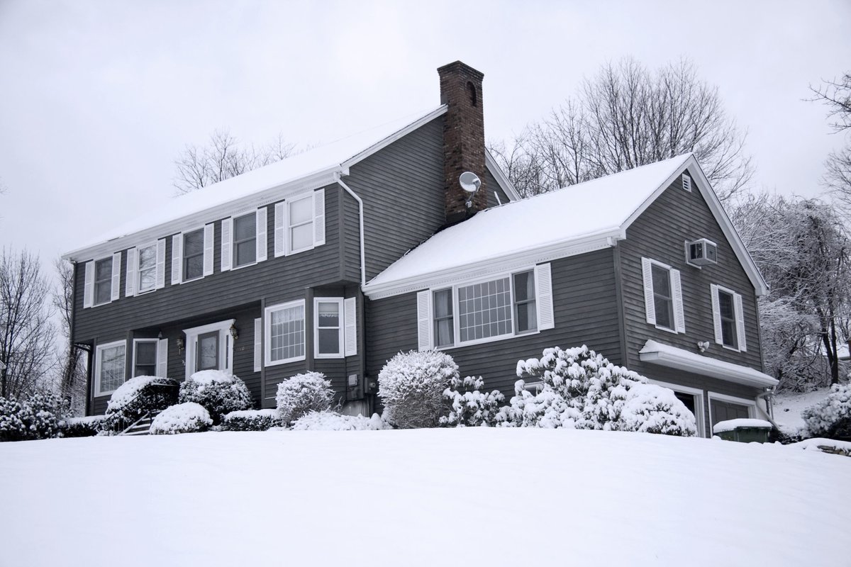 NASSAUROOF's tweet photo. Winter is tough, but your roof doesn’t have to suffer. Call for a roof inspection this January! ❄️📞

Call Nassau Roofers family owned and operated for 47 years! 516-785-ROOF // 516-785-7663 https://t.co/5wAynBzufa
