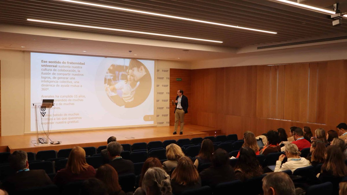 Arenales Red Educativa (@redarenales) on Twitter photo 🎓 Ayer en la <a href="/Univ_Villanueva/">Universidad Villanueva</a>, más de 100 directores y equipos directivos de la <a href="/redarenales/">Arenales Red Educativa</a> compartieron una jornada de formación. 🌟 Ponencias sobre innovación, gestión escolar y valores cristianos marcaron el día. 🙌 #JuntosSomosRed
arenalesrededucativa.es/mas-de-100-asi… 🎓 Ayer en la <a href="/Univ_Villanueva/">Universidad Villanueva</a>, más de 100 directores y equipos directivos de la <a href="/redarenales/">Arenales Red Educativa</a> compartieron una jornada de formación. 🌟 Ponencias sobre innovación, gestión escolar y valores cristianos marcaron el día. 🙌 #JuntosSomosRed
arenalesrededucativa.es/mas-de-100-asi…