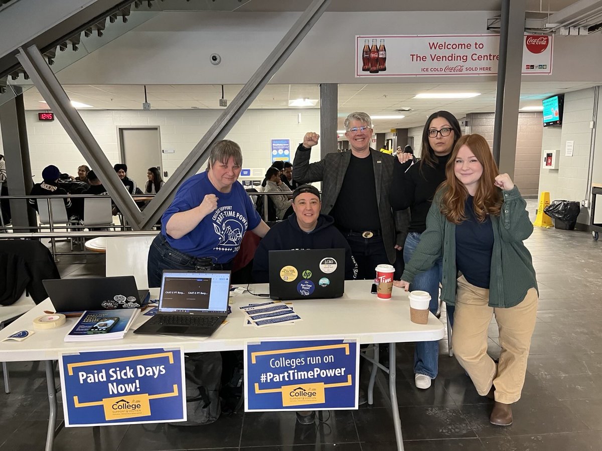 Thrilled to be organizing with the PT college support workers today - talking to students and <a href="/OPSEU/">OPSEU/SEFPO</a> members who all agree that Ontario’s colleges run on #PartTimePower. Solidarity! ✊🏻