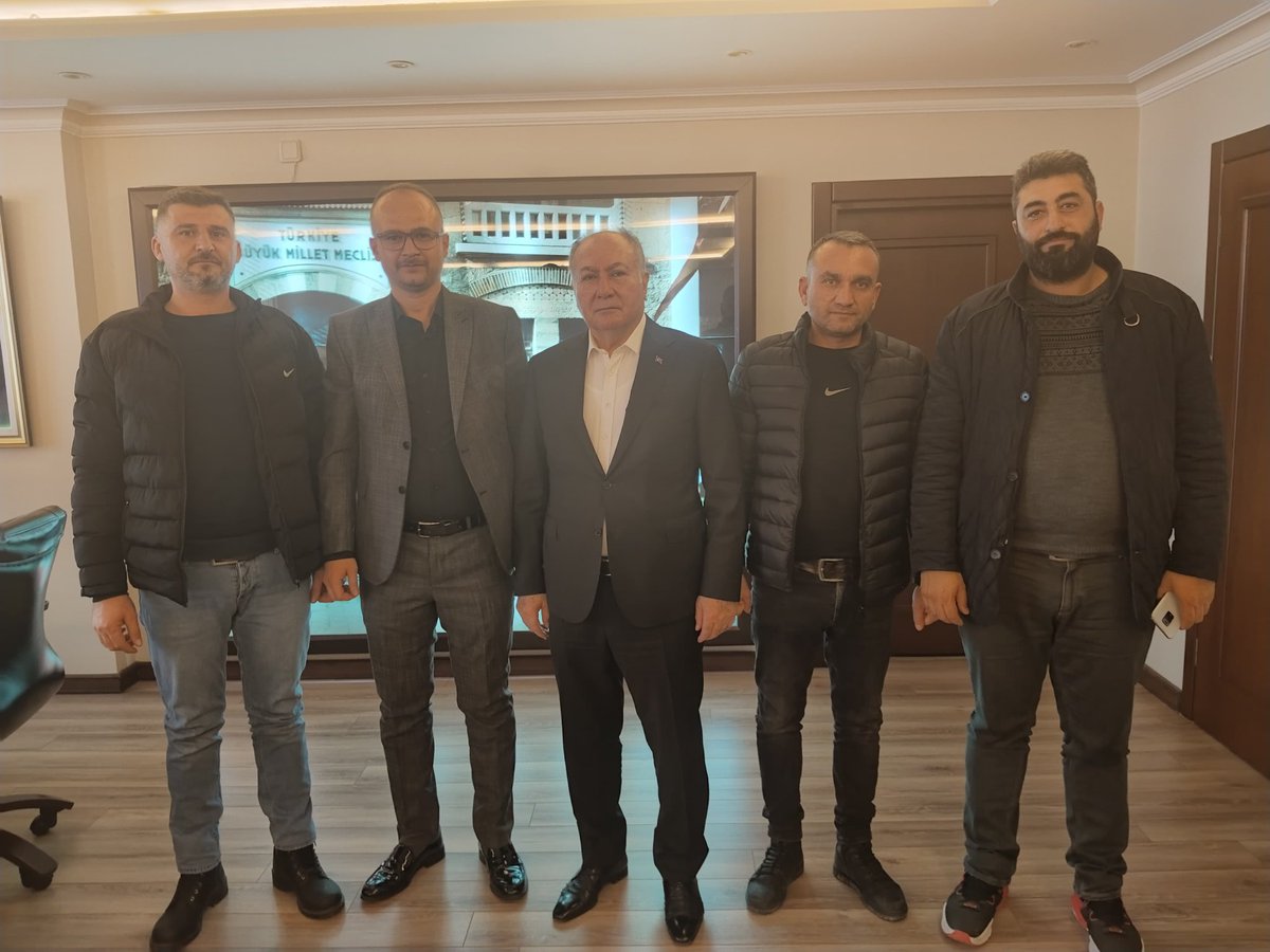 Bugün Ankara ziyaretlerimiz de karayolları taşeron işçileri temsilcisi olarak <a href="/Yolissendikasi/">YOL-İŞ Sendikası</a> genel başkanı Ramazan ağar başkanımızı makaminda ziyaret ettik ilgi alaka ve desteklerinden dolayı kendisine çok teşekkür ediyoruz 🙏