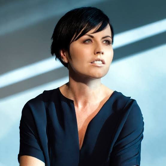 360radiochile's tweet photo. Un 15 enero 2018 fallecía Dolores O'Riordan, cantante de The Cranberries.
Tenía 46 años, nos consuela su magia...360radiochile.cl
#andreaaristegui #cathybarriga #chile #reformadepensiones #chadwick #quepd #copachile #orsini #mayol https://t.co/rTRCONzWQo