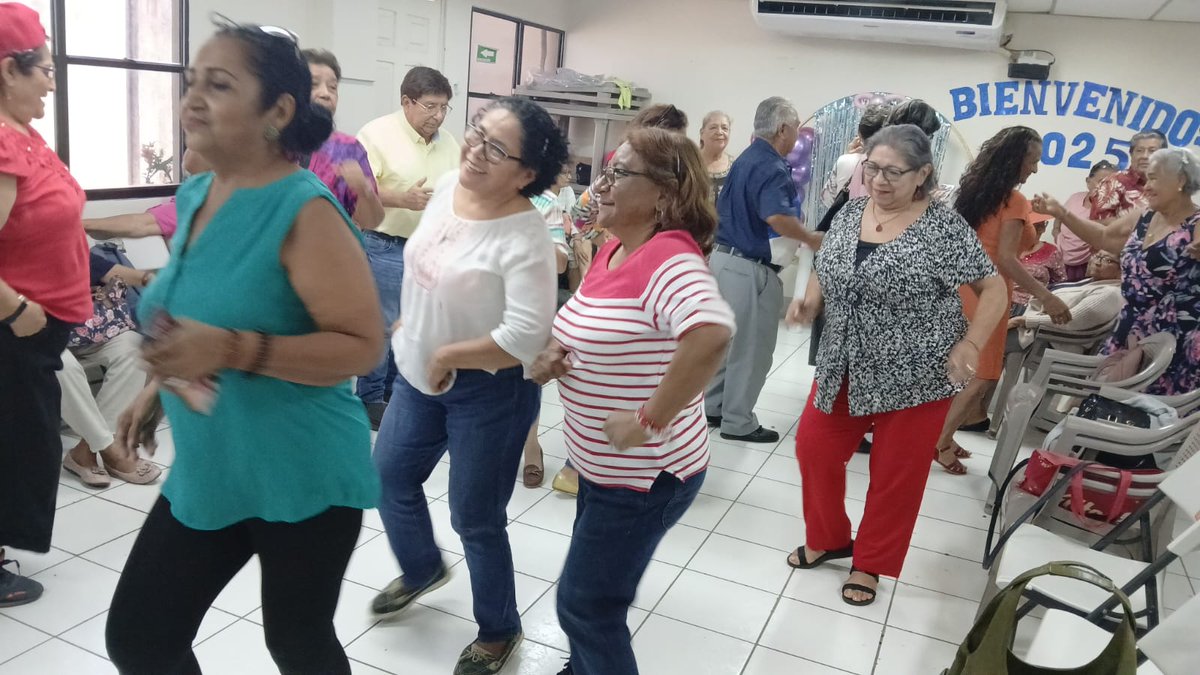 INSSNicaraguaOF's tweet photo. 💖 ¡Dimos la bienvenida al 2025 con alegría y mucho amor! 🥳 Adultos Mayores integrados a #PELSCAM de la Delegación INSS José Benito Escobar comenzamos este nuevo año con actividades que fortalecen el cuerpo, la mente y el espíritu: #2025 #AbrazoTerapia #Musicoterapia #INSS https://t.co/RJesBgmIvl