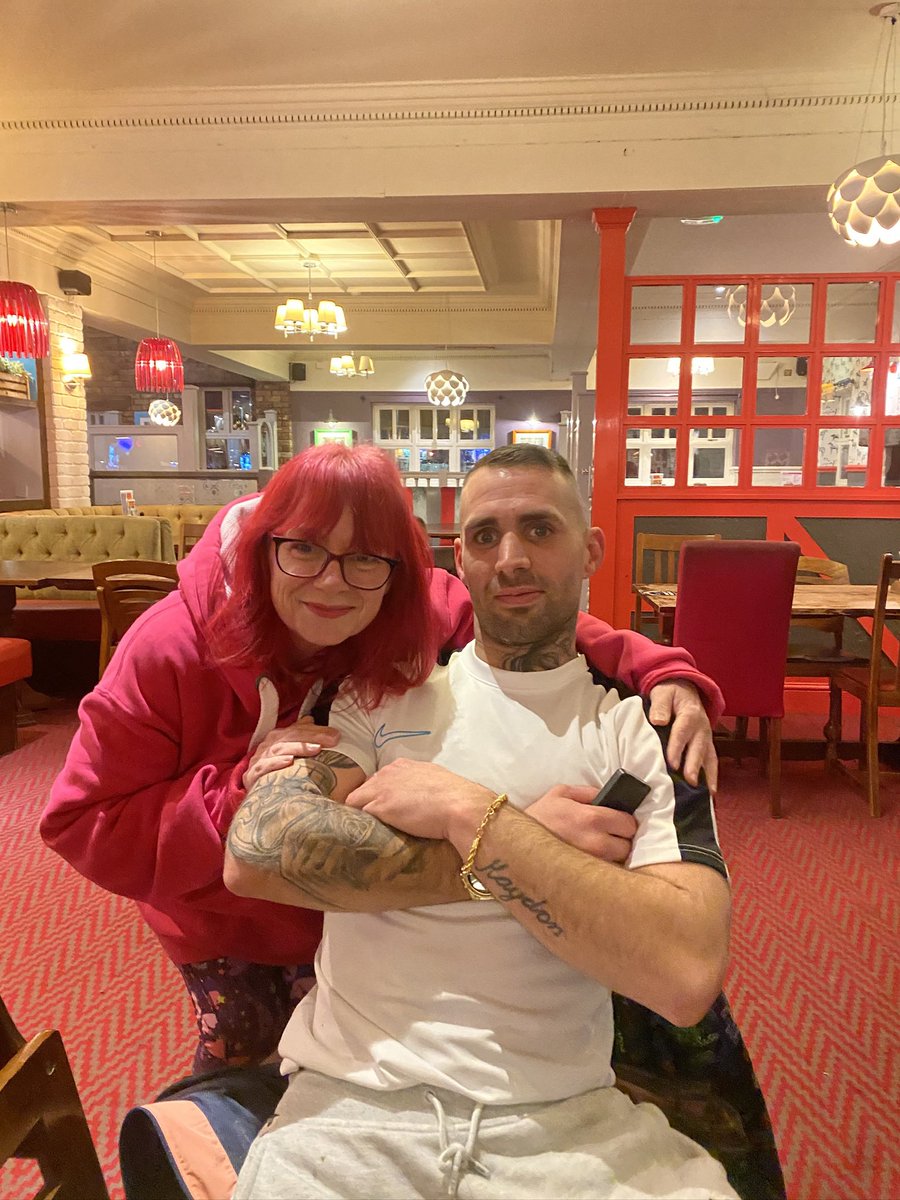 lisamatthewman's tweet photo. Out celebrating my sons 30th yesterday 🥳🥳🥳🥳 https://t.co/HcQAwxYgIg