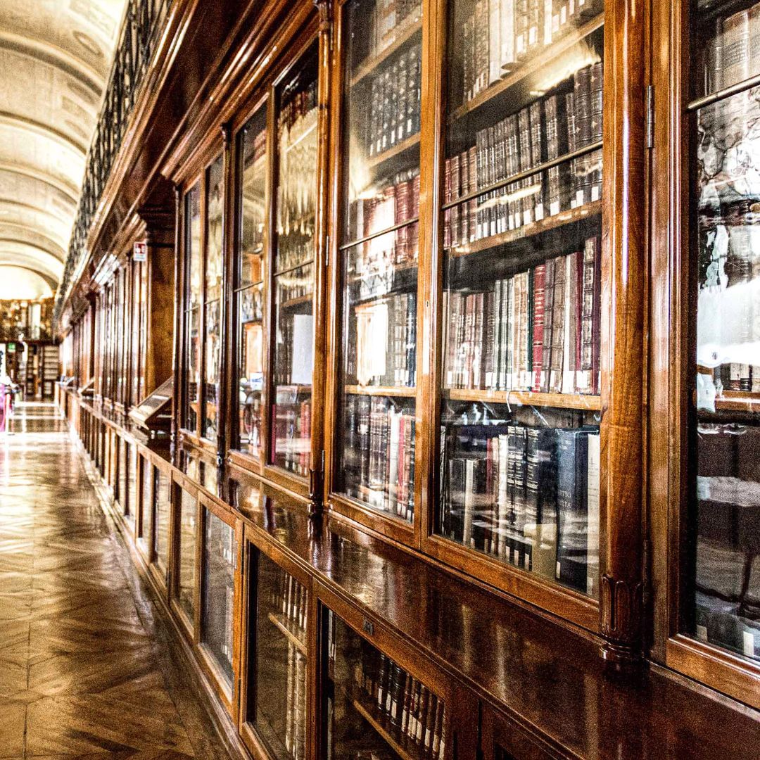 RaptisRareBooks's tweet photo. Established in 1783 in Turin, Italy, The Library of the Academy of Sciences of Turin served as one of many sources of inspiration in the design of our 329 Worth Avenue Gallery.
#RaptisRareBooks #BeautifuLlibraries #BeautifulBookStores #LibraryLove #AcademyOfSciencesTurin https://t.co/rDCYGdKomU