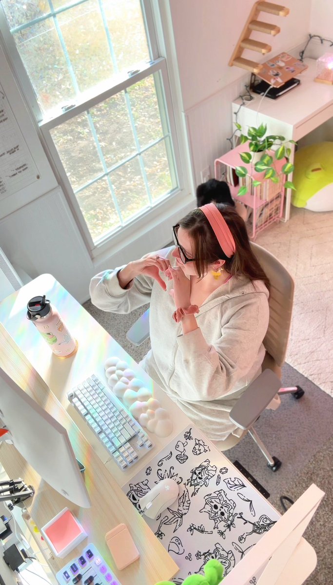 Hey lil’ goose, come cowork and listen to lofi with me- I’m live now! 🥰 twitch.tv/ttinventory