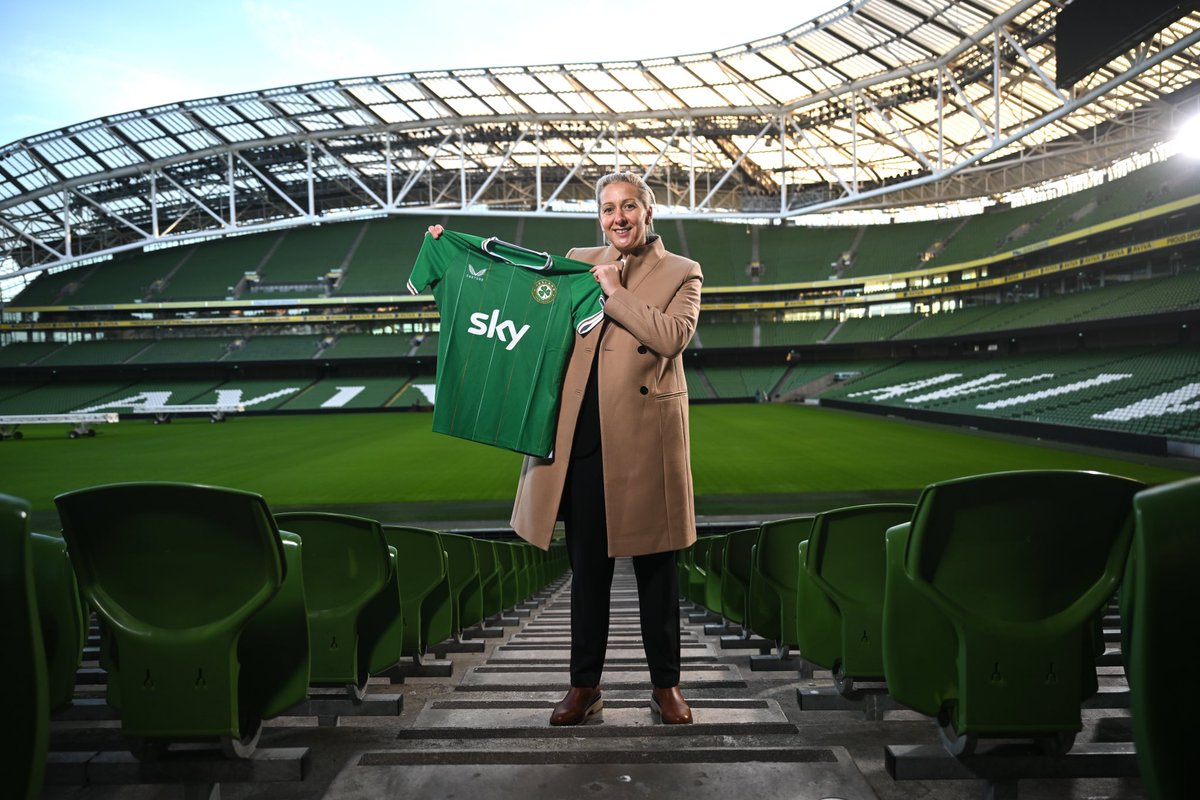 IrelandFootball's tweet photo. The Carla Ward era has officially begun. 🇮🇪 https://t.co/XviKPCW1I5