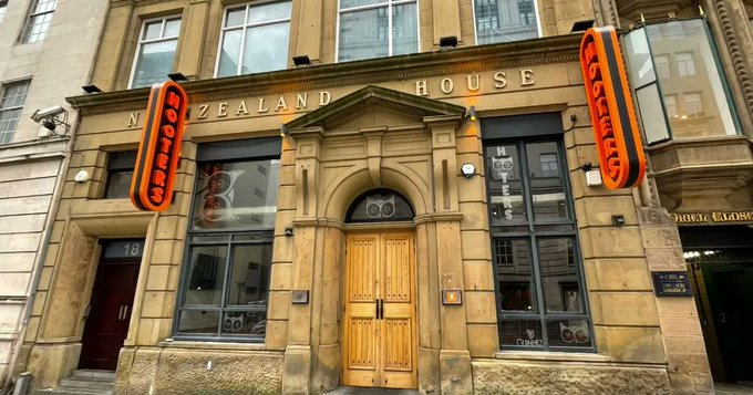 Cllr_SmallNick's tweet image. I&apos;ve emailed the administrators of Hooters to ask that they give me first dibs on any leftover uniforms.     

Nobody wants to see a business fail, but after them barring me who cares? I hope that a more appropriate business like a CIC can now open up in New Zealand House.