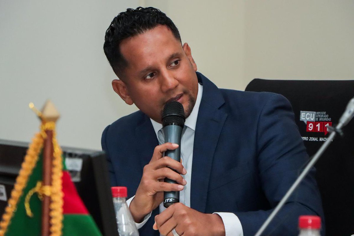 Junto a todos los Alcaldes/as de la provincia #ElOro, analizamos el peligro al que estamos expuestos por la creciente inseguridad y falta de recursos por el retraso en las asignaciones. 

Es urgente tomar acciones para nuestra protección y garantizar las transferencias oportunas.