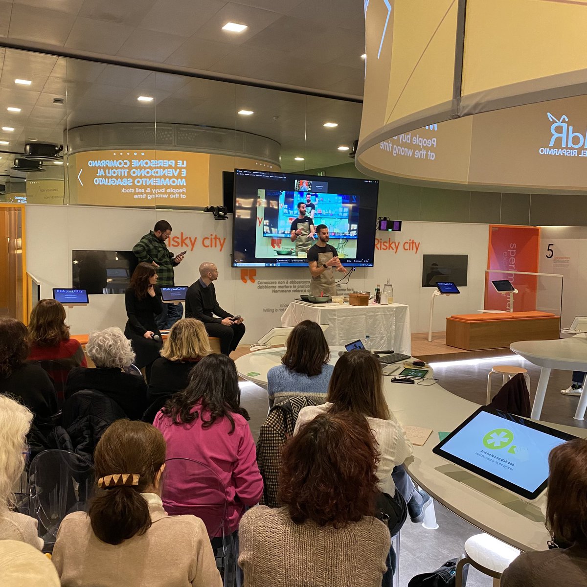 Il risparmio… in cucina!
Stasera al #MdR 3* incontro sul “consumo consapevole in cucina” insieme al food blogger Stefano Cavada.
Tema di oggi è la cucina a base di prodotti derivati dalla fermentazione, con la preparazione dei crauti e del kimchi.
#Cucinaconsapevole