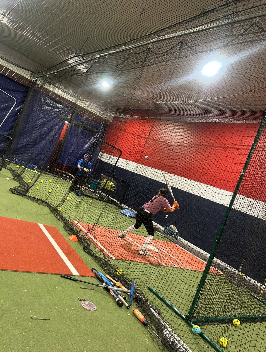 ILForceCrompton's tweet photo. Off-season doesn’t mean a break for these Force girls - it’s all about hitting the cages and field to prep for the season! They’ve had a blast at everyone’s camps and are pumped for this weekend’s Alliance Qualifier in Chicago! Hope to see you all online! #ScheduleToCome https://t.co/8sw6ka3MNn
