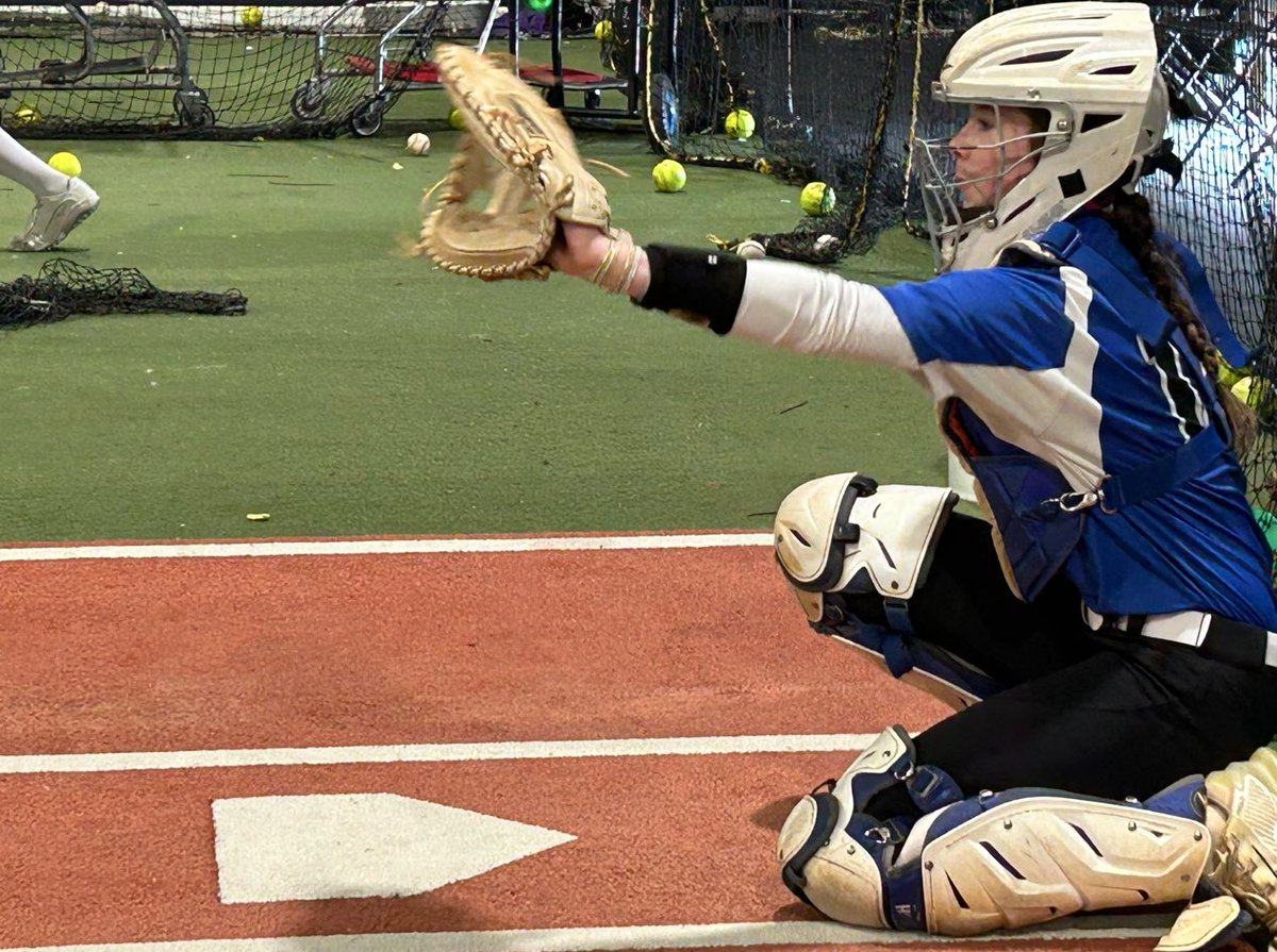 ILForceCrompton's tweet photo. Off-season doesn’t mean a break for these Force girls - it’s all about hitting the cages and field to prep for the season! They’ve had a blast at everyone’s camps and are pumped for this weekend’s Alliance Qualifier in Chicago! Hope to see you all online! #ScheduleToCome https://t.co/8sw6ka3MNn