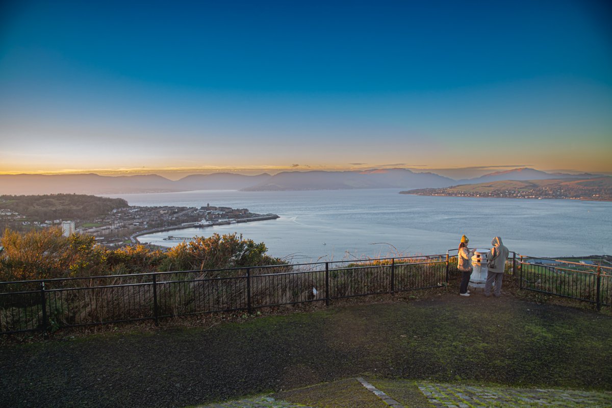 gregoreroach's tweet photo. Greenock Lyle Hill around 4pm today #Greenock #Inverclyde #Scotland #Gourock @discinverclyde @VisitScotland https://t.co/muYR3lDpYO
