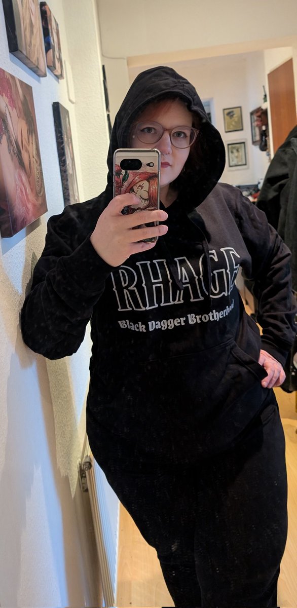 My new hoodie arrived today

#rhage #blackdagger #blackdaggerbrotherhood