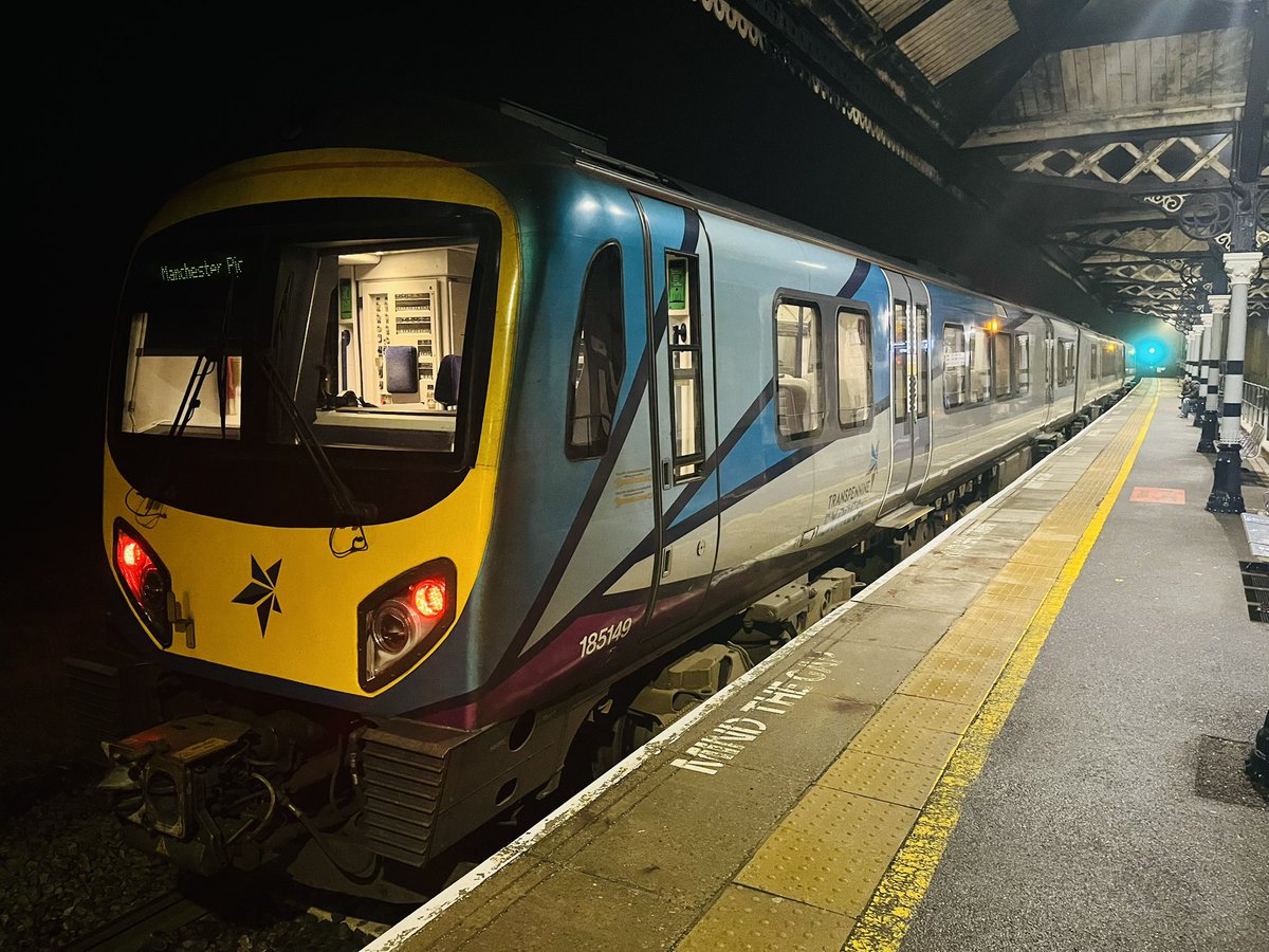 conductorluke's tweet image. Forgot to post yesterday but 185149 is see at Matlon on a service from Scarborough to Piccadilly mine as far as York one of my favourite 185s to work.
#class185 #railway #conductor