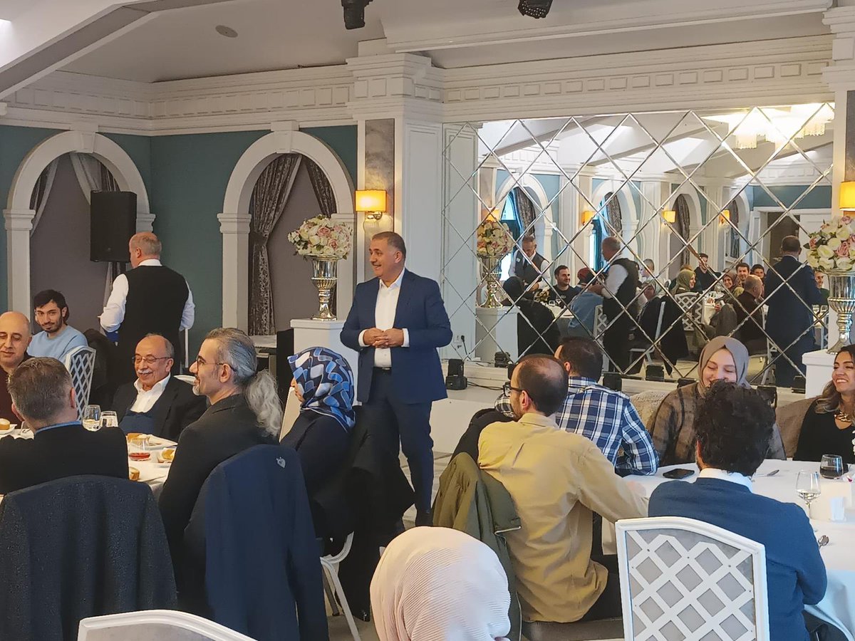 itumemtek's tweet photo. 15 yıldır geleneksel hale gelen, geleneksel MEMTEK yeni yıl yemegimizi hocalarımız ve öğrenci arkadaşlarımızla birlikte gerçekleştirdik. Bu vesile ile geçmiş 15 yılı değerlendirirken, 2025 yılı hedeflerimizi ele aldık. https://t.co/kFB379tUrs
