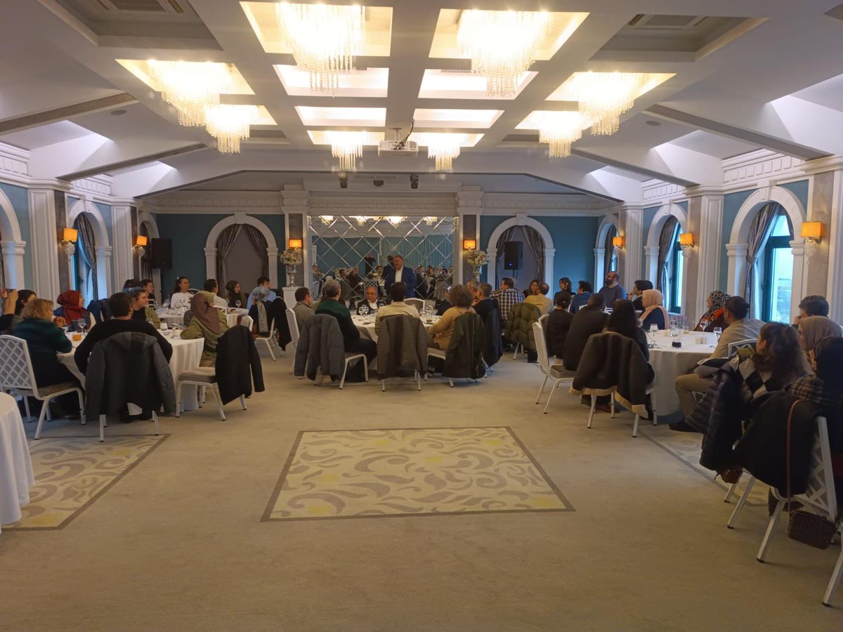 itumemtek's tweet photo. 15 yıldır geleneksel hale gelen, geleneksel MEMTEK yeni yıl yemegimizi hocalarımız ve öğrenci arkadaşlarımızla birlikte gerçekleştirdik. Bu vesile ile geçmiş 15 yılı değerlendirirken, 2025 yılı hedeflerimizi ele aldık. https://t.co/kFB379tUrs