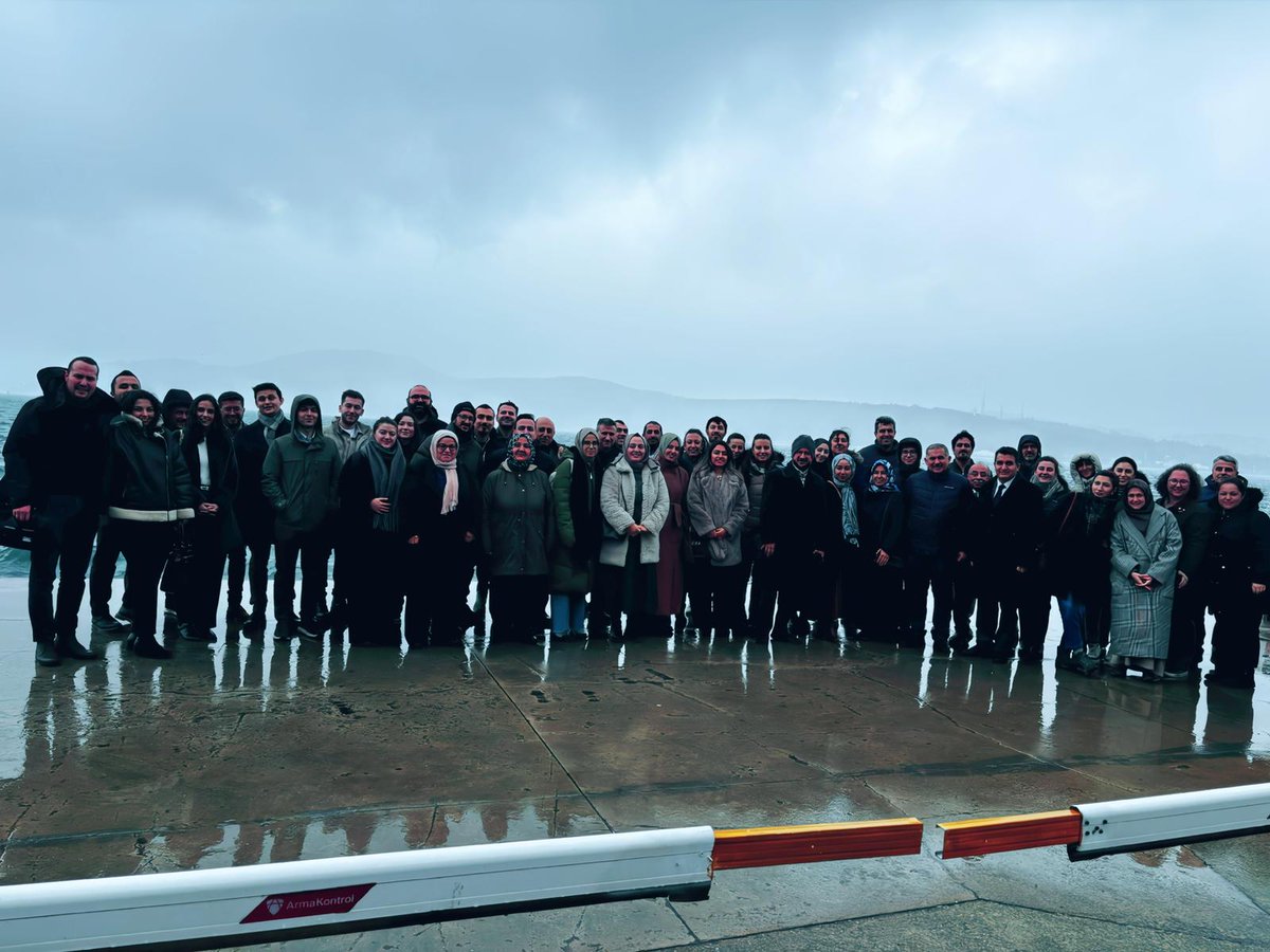 itumemtek's tweet photo. 15 yıldır geleneksel hale gelen, geleneksel MEMTEK yeni yıl yemegimizi hocalarımız ve öğrenci arkadaşlarımızla birlikte gerçekleştirdik. Bu vesile ile geçmiş 15 yılı değerlendirirken, 2025 yılı hedeflerimizi ele aldık. https://t.co/kFB379tUrs