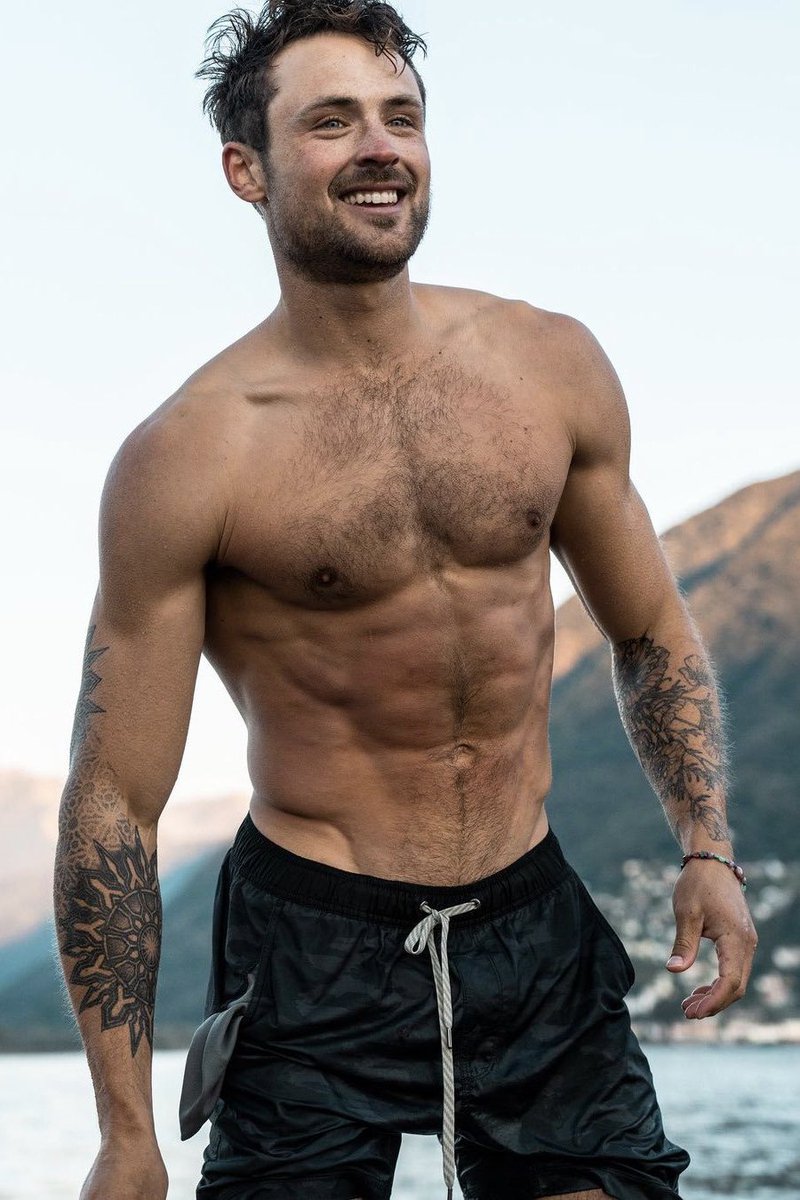 CallHerPerla's tweet image. Dylan Efron is like the new supreme that took down his own brother to gain his powers