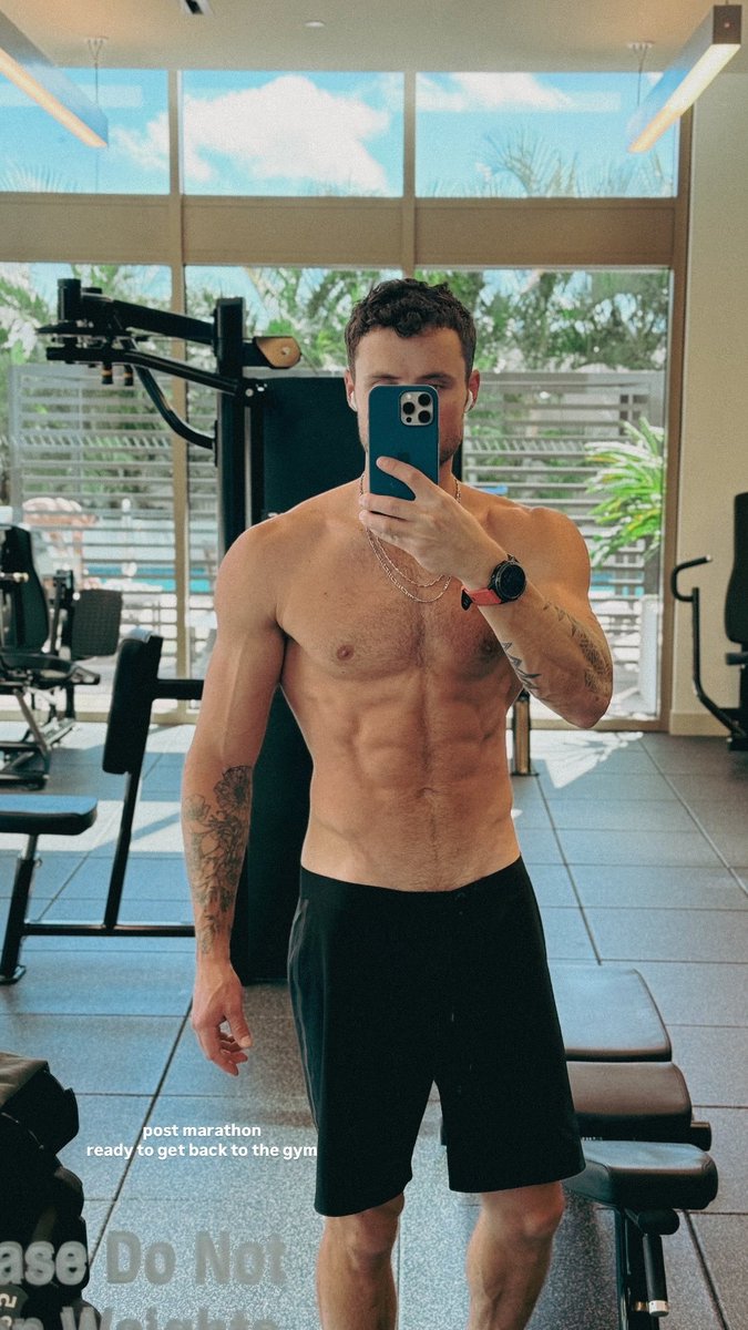 CallHerPerla's tweet image. Dylan Efron is like the new supreme that took down his own brother to gain his powers