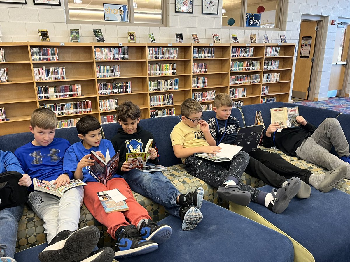 DAISLibrary's tweet image. Boys 💙📚