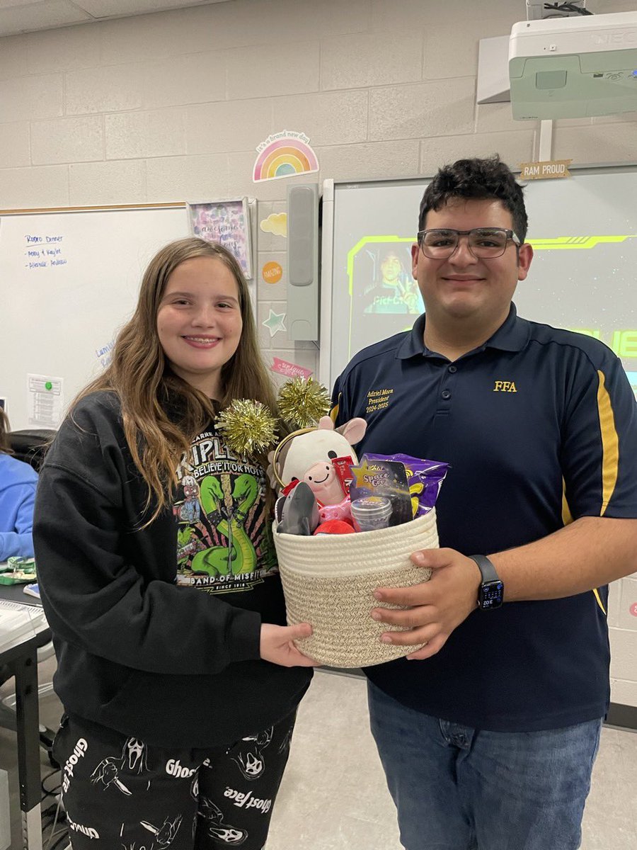 Happy New Year from Mayde Creek FFA! 🎉🎇 And congratulations to our member of the month Avery B! 👏🏼