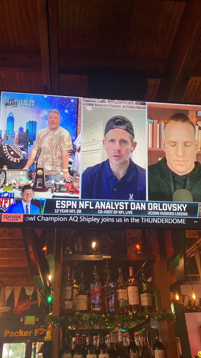 Matrix_gs04's tweet photo. Why is #DennisRenoylds providing sports commentary on the #PatMcafeeShow? Is this a #itsalwayssunny crossover or something? 🤣
@danorlovsky7 https://t.co/saXvCf39xM