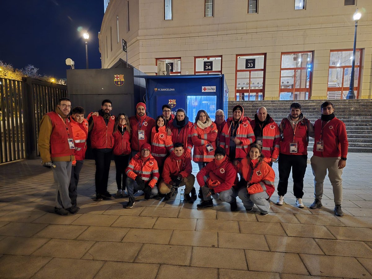 No hi ha fred que faci qu’el #Voluntariat de <a href="/CreuRojaCAT/">Creu Roja Catalunya</a> s’ature, i per això ja es troba als accessos de l’estadi Olímpic per a ajudar als aficionats amb mobilitat reduïda a accedir als seus seients per a gaudir de una nit de #CopaDelRey on <a href="/FCBarcelona/">FC Barcelona</a> i <a href="/RealBetis/">Real Betis Balompié 🌴💚</a> jugan avui