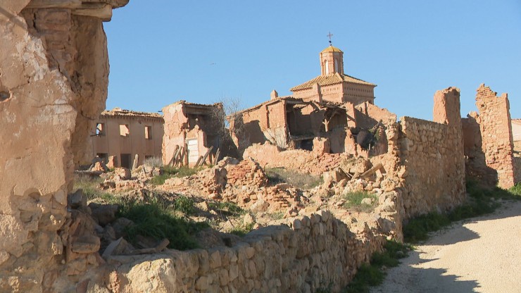AragonNoticias_'s tweet photo. 📝El Pueblo Viejo de Belchite ya está incluido en la lista internacional de monumentos en peligro que reclama dinero para preservar y conservar su patrimonio. Entre los 25 sitios incluidos en el World Monuments 2025 se encuentran el tejido urbano histórico de Gaza, la casa del maestro en Kiev, la costa Swahili en África, y la ciudad antigua de Antioquía. 

En los últimos 25 años el gobierno de Aragón ha destinado muchas partidas para recuperar ese lugar. 

Más información:
https://t.co/XLszbEVeMf