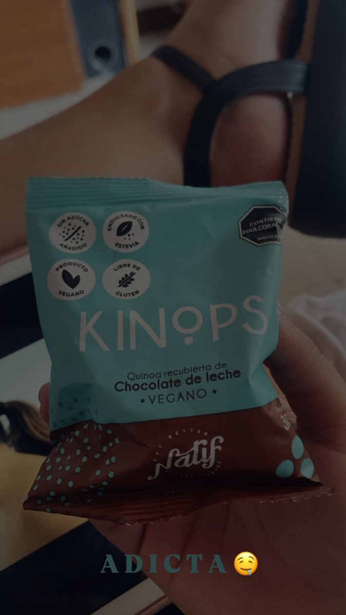 Yo necesito que me quiten el Farmatodo de al lado de la casa o que <a href="/issavasquez_/">Issa vasquez</a> me vuelva embajadora de Kinops xq cada vez que paso me tengo que comprar mínimo 2😭🤤💘