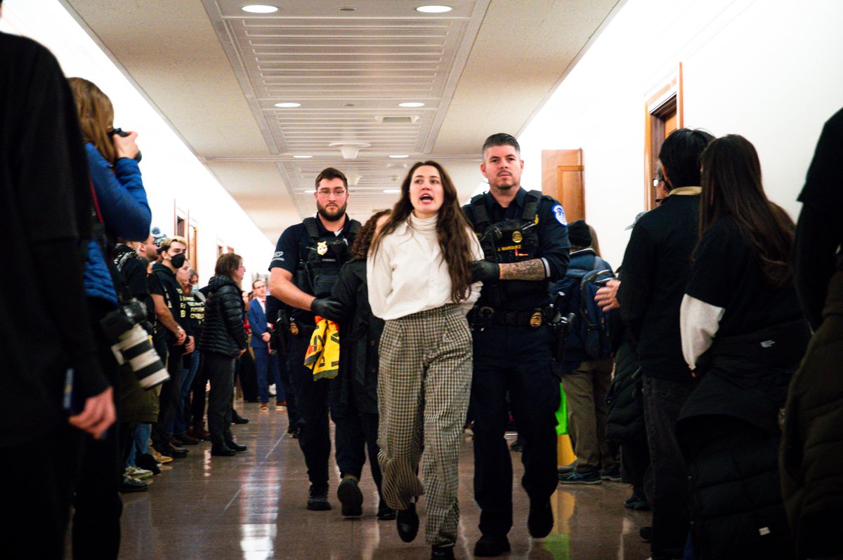 Sunrise Movement 🌅 tweet media