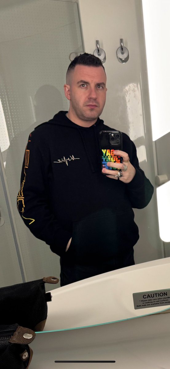 Hi I’m Mart the owner of Only Lads 😜

If you’d like to join a community mainly UK based but will expand

For lads who like lads over 18

linktr.ee/onlylads38?utm…