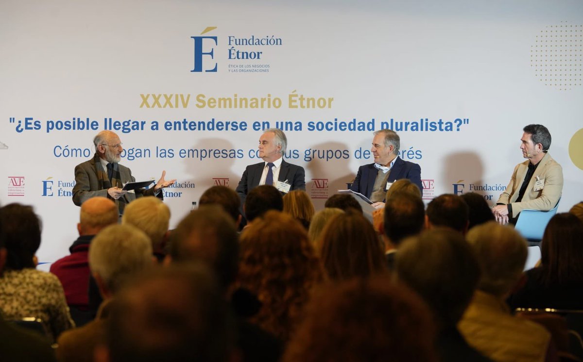 AVEmpresarios's tweet photo. 📢 ¡Comienza el año con reflexiones imprescindibles!

La @FundacionETNOR retoma su Seminario de Ética Económica y Empresarial. En colaboración con @AVEmpresarios la primera sesión abordará otra cuestión clave:

💬 “¿Cómo dialogan las empresas con sus grupos de interés?” https://t.co/bGU4NQJfyI