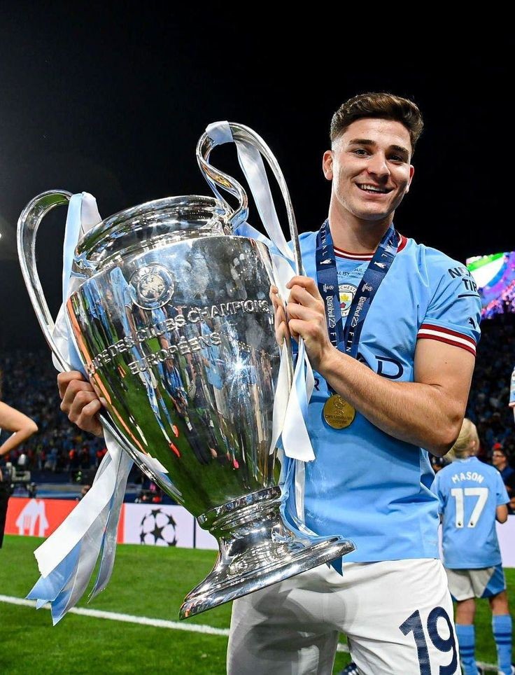 tengo foto de la pija de Julian Alvarez síganme y reposteen y lo paso YO SI CUMPLO