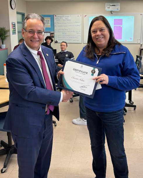 TDOttawa's tweet photo. Congratulations to Susan Kehoe and Nick Wiacek from Immaculata - 35 years of service to staff and students - Thank you ! #WhyMac @ImmaculataOCSB #ocsb https://t.co/JJRSQHbCHL
