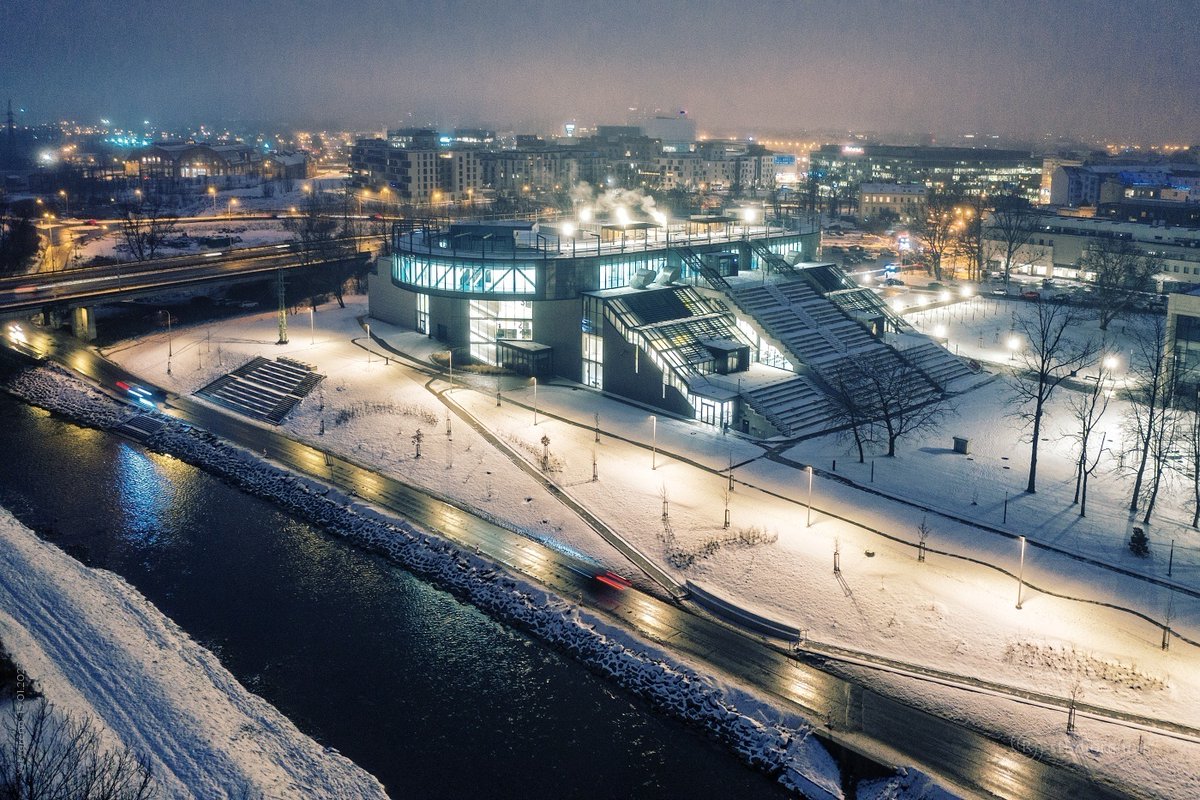 #studiorenner #krasyostravy #borisrenner #ostravskepohledy
Ostrava se mění. Z kouřících továren na kouřící vysoké školy :-)