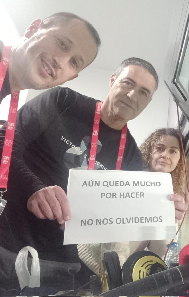 SalvaCamposM's tweet photo. Hoy en el Martinez Valero octavos de copa. Dos equipos en un gran momento @elchecf y @Atleti buscan los cuartos. Te lo contamos en @TABLERO_RNE con Juli Cánoves y @TriniSolerReir Y siempre recordamos, que aún queda mucho por hacer tras la #DANA 🎙⚽️ https://t.co/p5ijfHPZKy