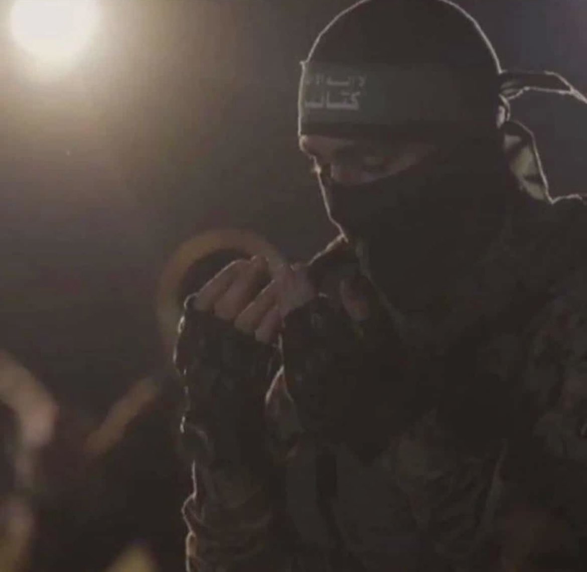 الحمدلله والله أكبر

رضي الله عن حماس ورجال القسام والمقاومة
رضي الله عن أهل #غزة و #فلسطين الصابرين والمرابطين في أرض الرباط والجهاد ، الذين كانوا الحاضنة الشعبية للمقاومة في هذه المعركة
ورحم الله الشهداء الذين أنارت أرواحهم ودماؤهم طريق النصر في معركة #طوفان_الأقصى