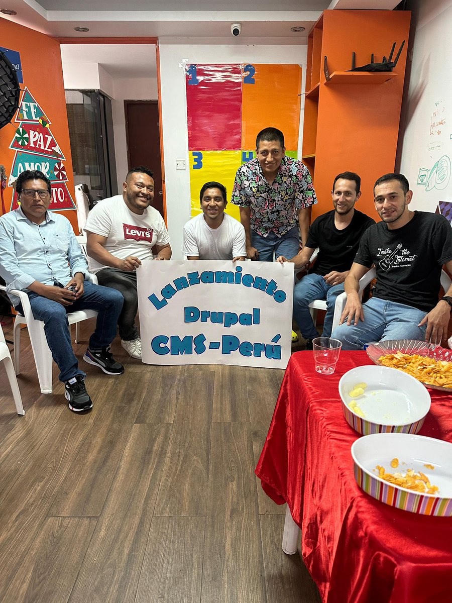 php_peru's tweet image. Hoy estuvimos en el lanzamiento Drupal CMS - Perú en las oficinas de#heydru con el host de @Edutrul #comunidad #php