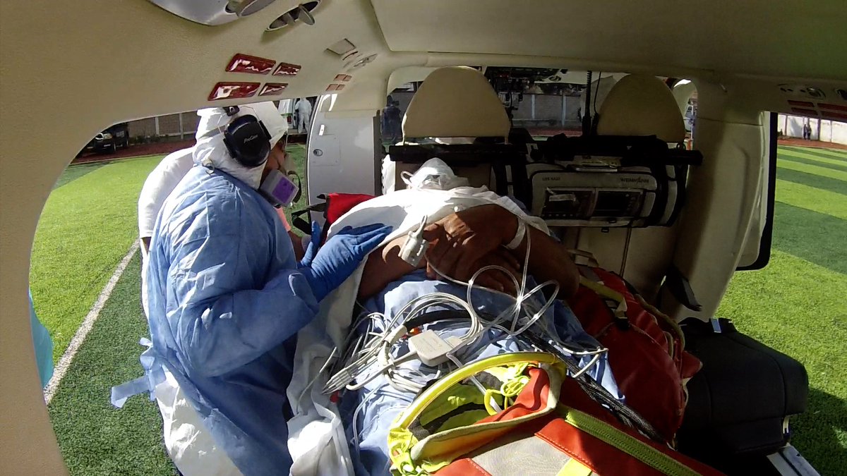 GrupoRelampagos's tweet photo. En apoyo al Hospital Municipal de Texcaltitlán, trasladamos a un paciente intoxicado con fosfuro de aluminio al @ciatjuarez. https://t.co/ZTbH1M38CK