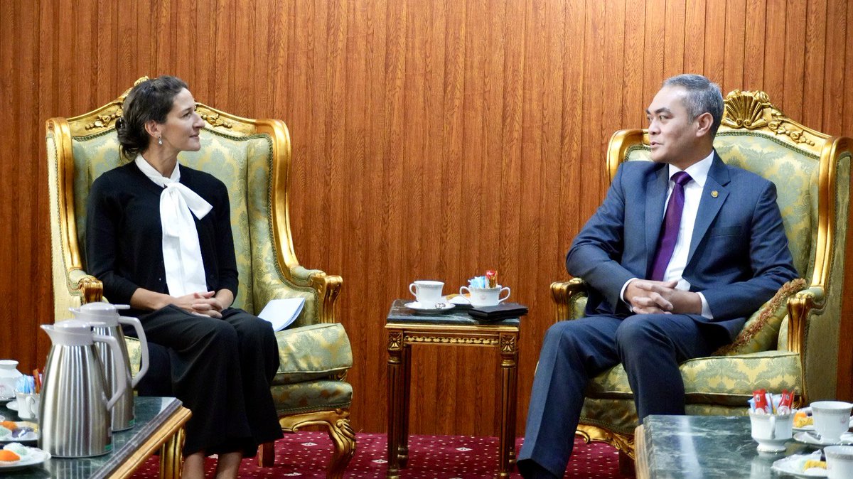 UKinBrunei's tweet photo. 🇧🇳🇬🇧 Our High Commissioner had a warm, productive courtesy call on the Minister of Home Affairs. A great meeting to deepen ties and discuss shared priorities!

#UKinBrunei #Diplomacy https://t.co/xbBIkR3YJg