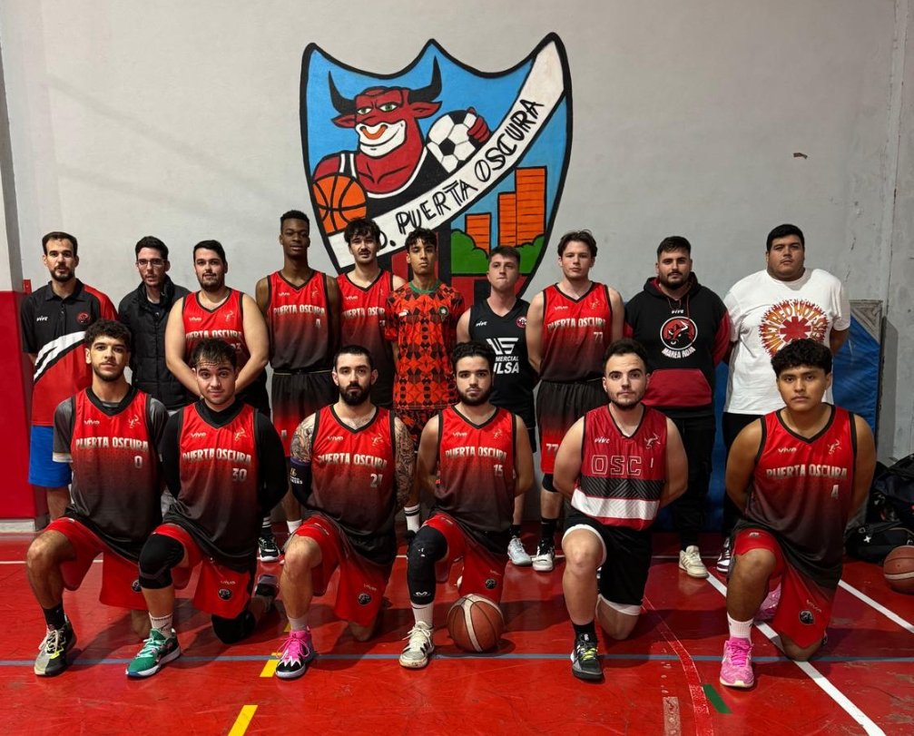 franalcaide's tweet photo. Gran partido 🏀 hoy de nuestro senior rojo 🔴 TheSunBeauty frente a los Juniors de nuestro gran @dasaliz que se escapó entre los dedos en los últimos min. 
Enhorabuena a los compañeros del Junior ⚡ por el gran partido y espectáculo de hoy en el Dark Door Arena @CDJPuertaOscura https://t.co/aXtrLNd2rf