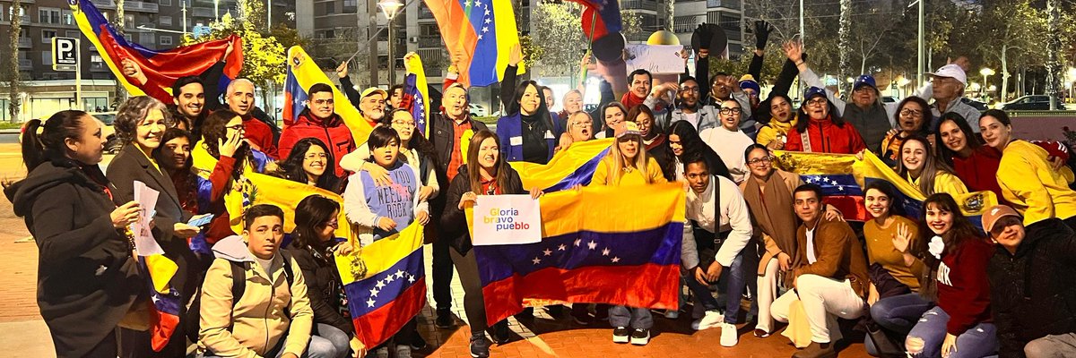 EscarletPinero's tweet photo. El #10Ene salimos una vez más en Murcia, para reivindicar que nuestro presidente legítimo y electo es @EdmundoGU y que en Venezuela, se dio un autogolpe de Estado el dictador, criminal y usurpador, Nícolás Maduro, proclamándose presidente de facto de la República de Venezuela. https://t.co/T4nvXDfOTC